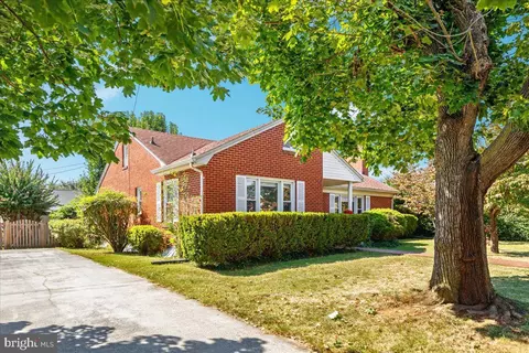 605 Happy Creek Rd, Front Royal, VA 22630