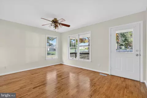 Living - 5 Crestview Dr, Front Royal, VA 22630 photo 1 of 3