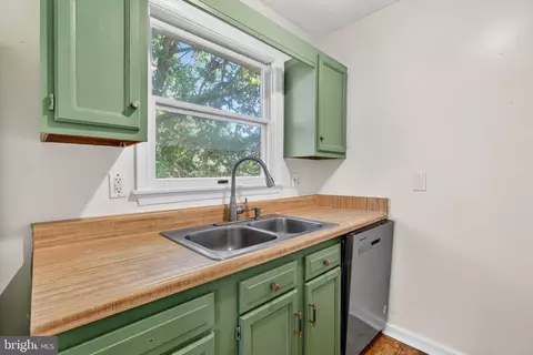 Kitchen - 5 Crestview Dr, Front Royal, VA 22630 photo 2 of 3