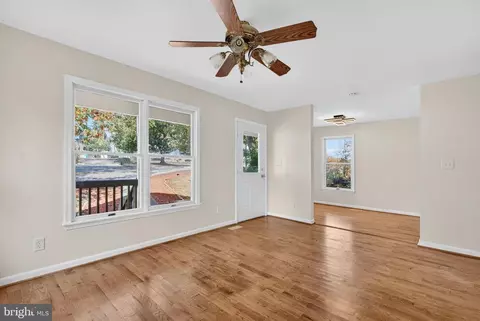 Living - 5 Crestview Dr, Front Royal, VA 22630 photo 2 of 3