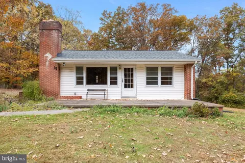 203 Jenny Wren Dr, Front Royal, VA 22630