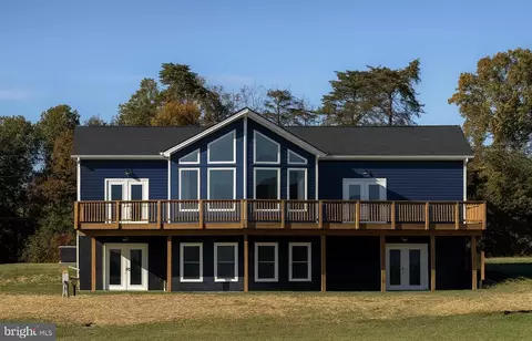 4 Lee Dr, Linden, VA 22642