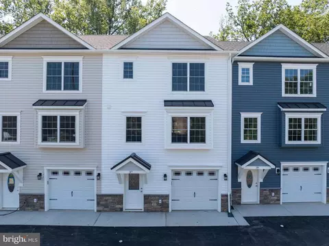 33 Duck St W, Front Royal, VA 22630