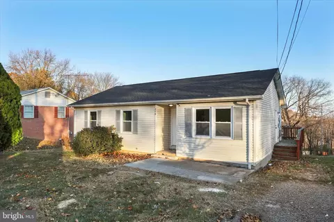 210 E 19th St, Front Royal, VA 22630 photo 2