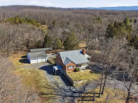 1064 Strasburg Rd, Front Royal, VA 22630