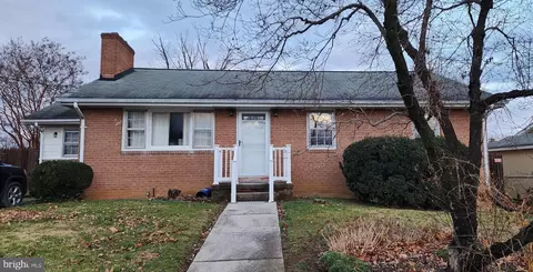 1216 Commonwealth Ave, Front Royal, VA 22630