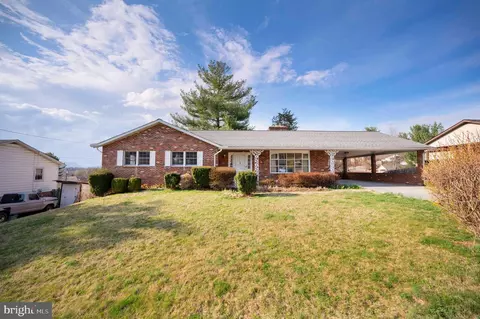 16 Gloucester Rd, Front Royal, VA 22630