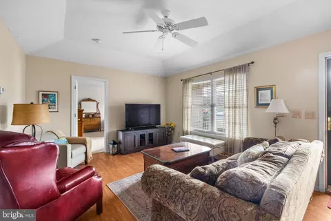 1076 Stuart Dr, Front Royal, VA 22630