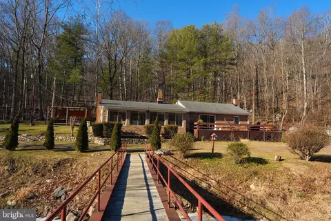 948 Dismal Hollow Rd, Front Royal, VA 22630