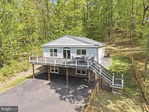 500 Delicious Rd, Linden, VA 22642