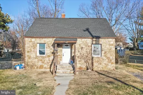 365 W 9th St, Front Royal, VA 22630
