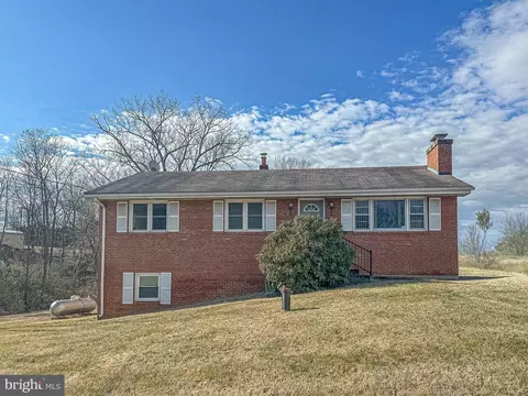 202 Poe Dr, Front Royal, VA 22630