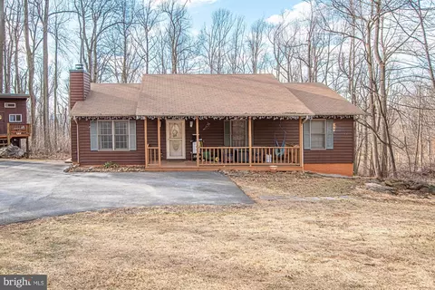 173 Red Robin Ln, Linden, VA 22642