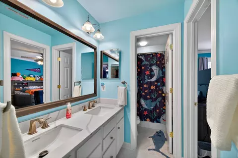 Bath - 4 Jackson Pl, Middletown, VA 22645 photo 6 of 7