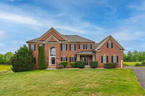 4 Jackson Pl, Middletown, VA 22645