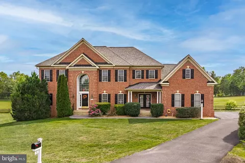 Exterior - 4 Jackson Pl, Middletown, VA 22645 photo 2 of 13
