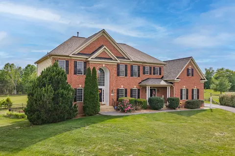 Exterior - 4 Jackson Pl, Middletown, VA 22645 photo 3 of 13