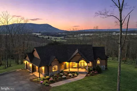690 Comforter Ln, Middletown, VA 22645