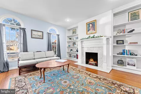 214 S Royal Ave, Front Royal, VA 22630