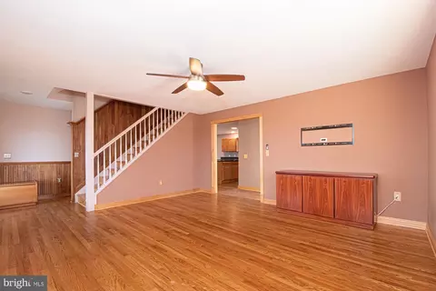 Living - 664 Brandy Rd, Front Royal, VA 22630 photo 3 of 7