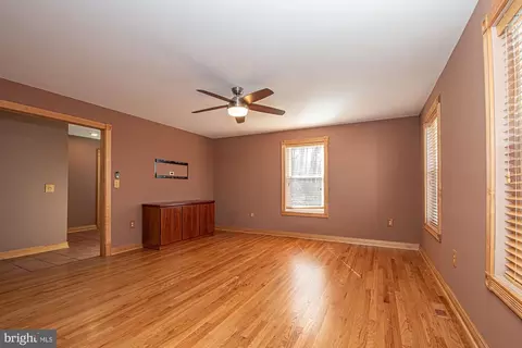 Living - 664 Brandy Rd, Front Royal, VA 22630 photo 2 of 7