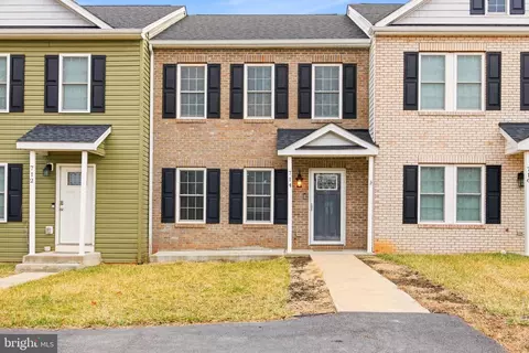714 Parkview Dr, Front Royal, VA 22630