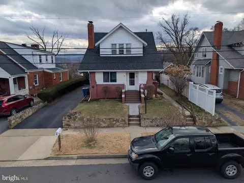 8 W 11th St, Front Royal, VA 22630