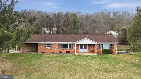 42 Dogwood Ln, Bentonville, VA 22610