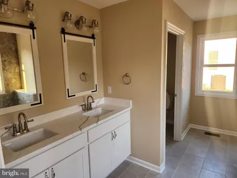 Bath - 117 Pointers Way, Front Royal, VA 22630 photo 2 of 3