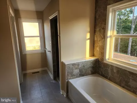 Entry Way - 117 Pointers Way, Front Royal, VA 22630 photo 2 of 4
