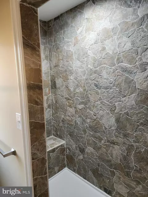 Bath - 117 Pointers Way, Front Royal, VA 22630 photo 1 of 3