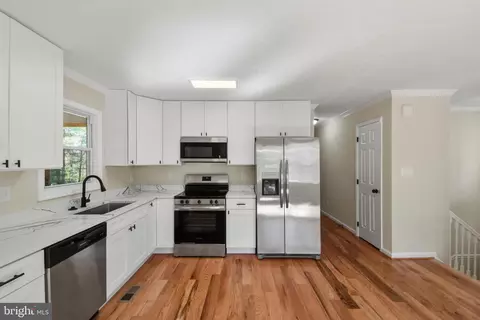 Entry Way - 247 Hickory Rd, Front Royal, VA 22630 photo 1 of 4