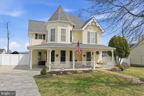 1130 Happy Ridge Dr, Front Royal, VA 22630