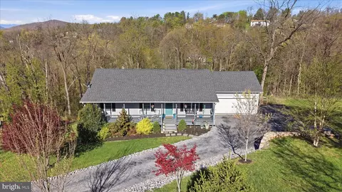 112 Apple Orchard Dr, Linden, VA 22642