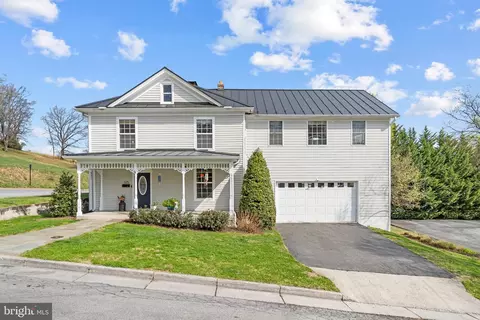 125 W 4th St, Front Royal, VA 22630