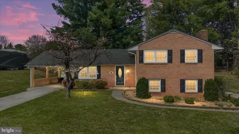 1048 Wine St, Front Royal, VA 22630