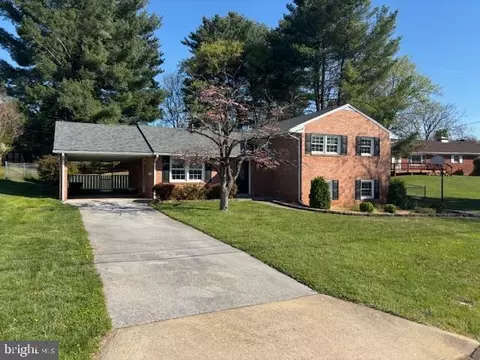 1048 Wine St, Front Royal, VA 22630