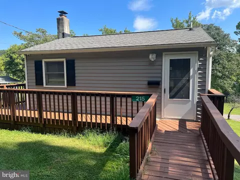 215 Harris Dr, Front Royal, VA 22630