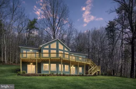 4 Messick Rd # A, Strasburg, VA 22657