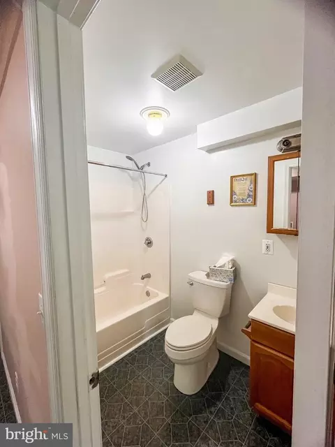 Bath - 13 Crestview Dr, Front Royal, VA 22630 photo 2 of 2
