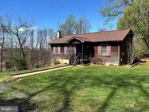 267 Red Robin Ln, Linden, VA 22642