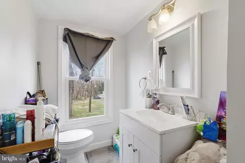 Bath - 630 Midland Ave, Front Royal, VA 22630 photo 2 of 4