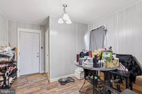 Entry Way - 630 Midland Ave, Front Royal, VA 22630 photo 4 of 12