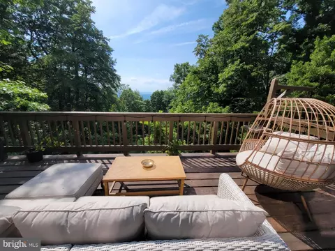 1614 High Top Rd, Linden, VA 22642