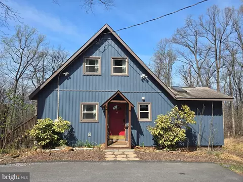 1614 High Top Rd, Linden, VA 22642