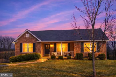 1076 Stuart Dr, Front Royal, VA 22630