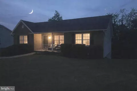 1076 Stuart Dr, Front Royal, VA 22630