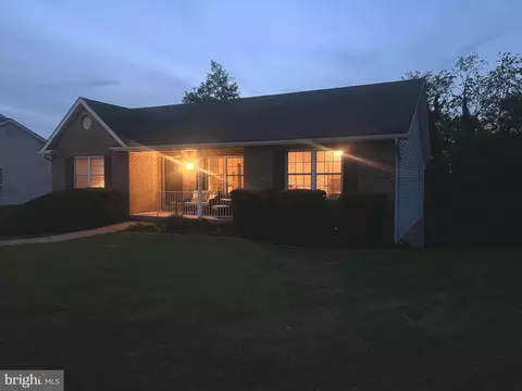 1076 Stuart Dr, Front Royal, VA 22630
