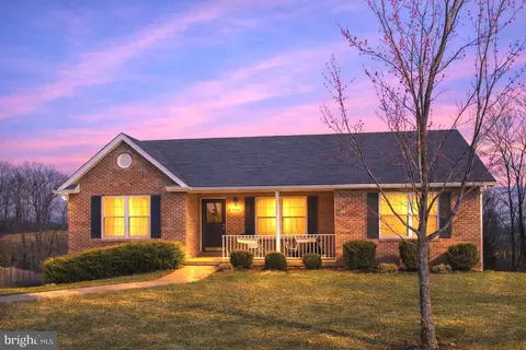 1076 Stuart Dr, Front Royal, VA 22630