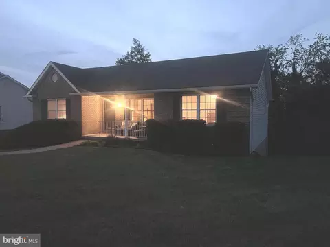 1076 Stuart Dr, Front Royal, VA 22630